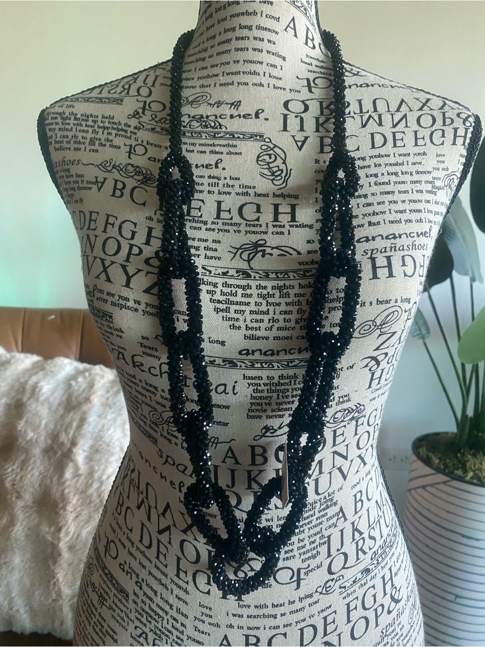 CHICO’S NWT Black Sparkly Link Necklace!
